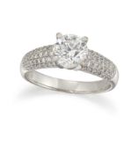 AN 18CT WHITE GOLD DIAMOND RING