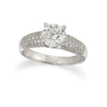 AN 18CT WHITE GOLD DIAMOND RING