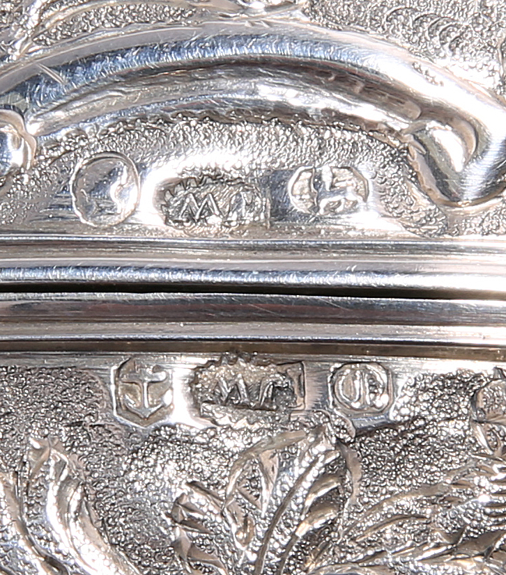 AN EARLY VICTORIAN SILVER CHEROOT CASE - Image 2 of 3