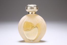 A LALIQUE GLASS PERFUME BOTTLE FOR NINA