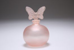 A VINTAGE GLASS PERFUME BOTTLE, globular with butterfly-form stopper. 9cm high Provenance: The Chris