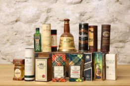 A COLLECTION OF SEVERAL ITEMS OF SCOTCH WHISKY MINIATURES TO INCLUDE RARE MALTS MACALLAN 10 YO