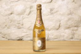 1 BOTTLE CHAMPAGNE LOUIS ROEDERER ‘CRISTAL’ 1982 – level at 1cm inverted – minor cellar soiling