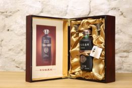 1 EXTREMELY RARE 680 ml. BOTTLE KWEICHOW MOUTAI ‘AGED 22 YEARS’ IN ORNATE PRESENTATION CASKET.