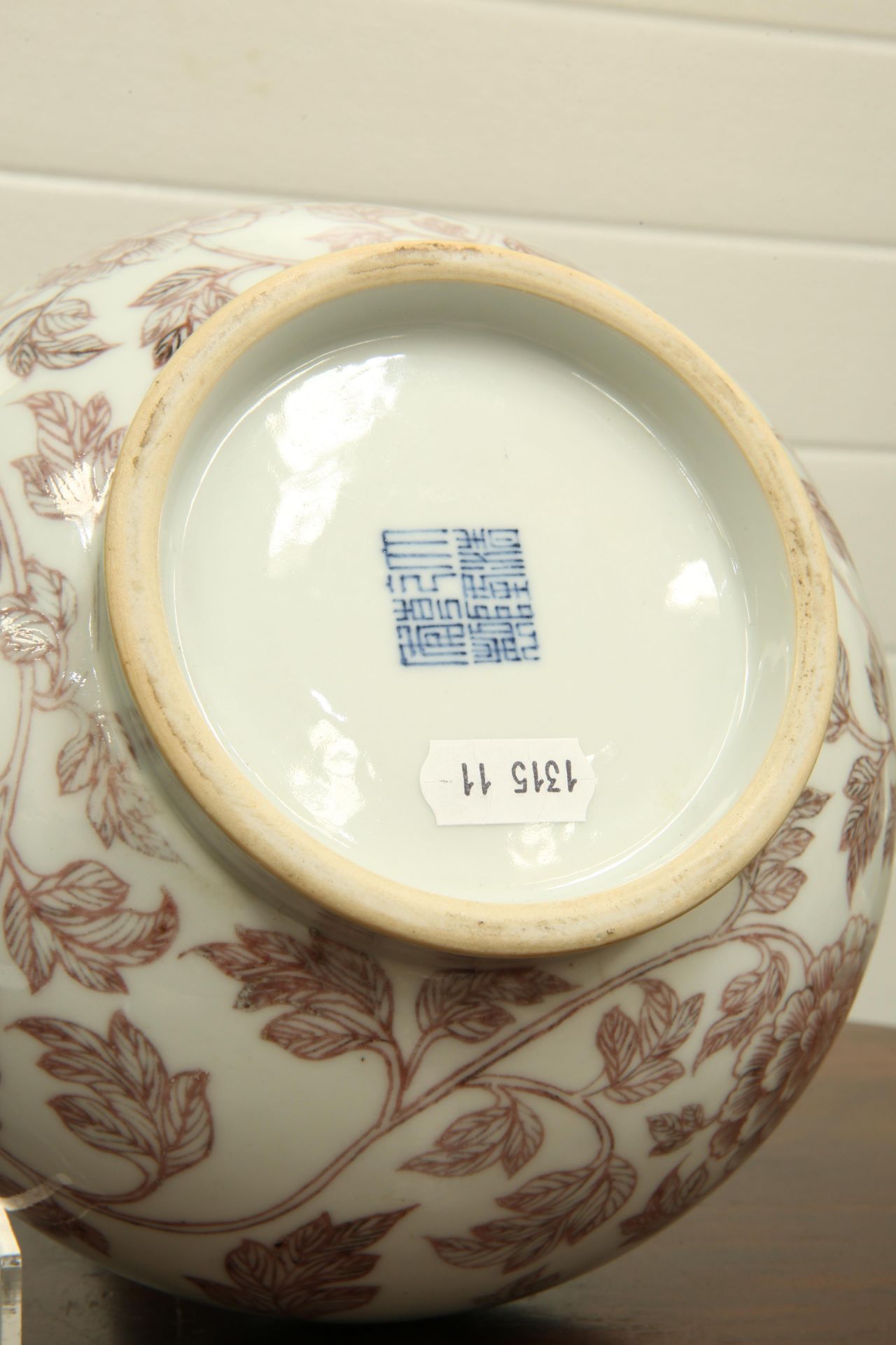 A CHINESE PORCELAIN VASE - Bild 4 aus 5