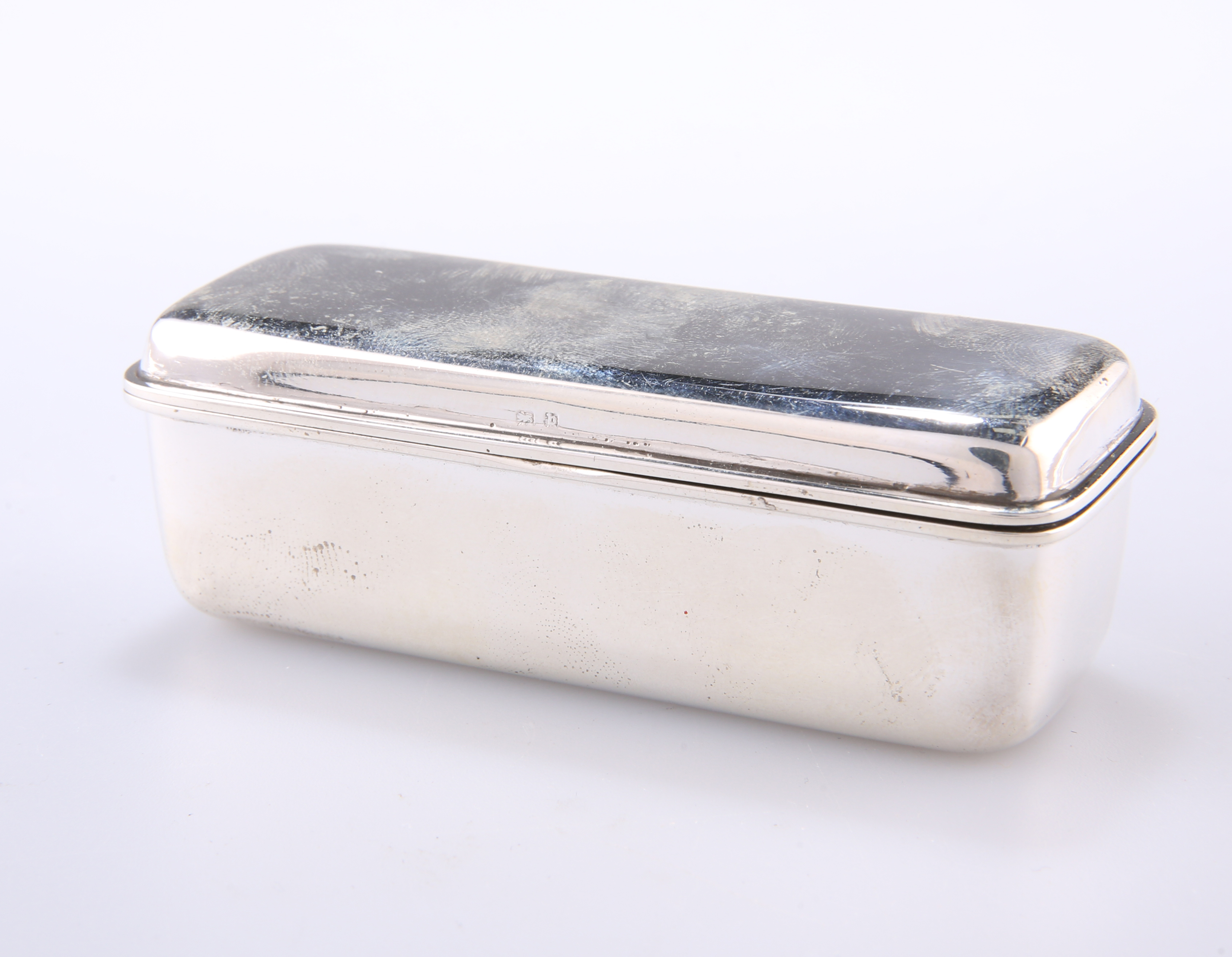 AN EDWARDIAN SILVER RING BOX, by Lawrence Emanuel, Birmingham 1901, of rectangular form with