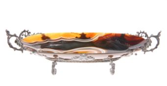 A FINE VICTORIAN SILVER-MOUNTED BANDED AGATE VIDE-POCHE, possibly by George Fox, London 1895, of