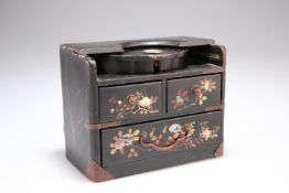 AN EARLY 20TH CENTURY JAPANESE LACQUER POCKET WATCH HOLDER, in the form of a chest of drawers,