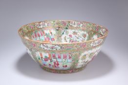 A CANTONESE FAMILLE ROSE BOWL, 19TH CENTURY, circular, enamel painted in the characteristic