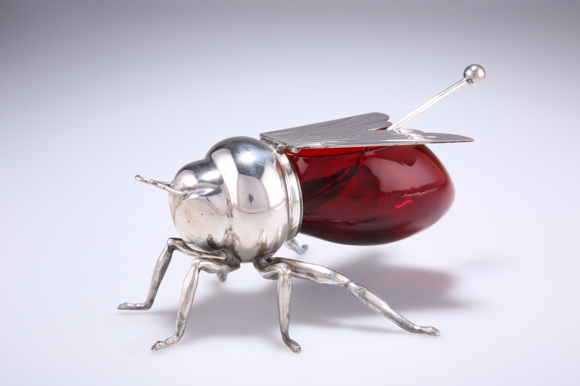 AN EARLY 20TH CENTURY SILVER-PLATED AND CRANBERRY GLASS PRESERVE POT, by Mappin & Webb, in the