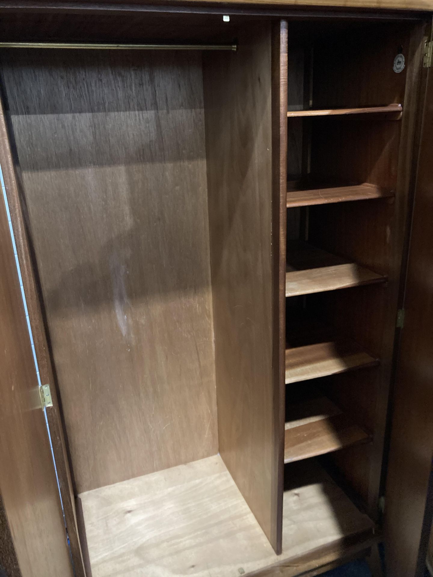 AN ALFRED COX FIVE PIECE WALNUT BEDROOM SUITE comprising his and hers wardrobes, dressing table, - Bild 9 aus 13