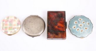 ~ A GROUP OF FOUR VINTAGE COMPACTS, including Stratton. (4)