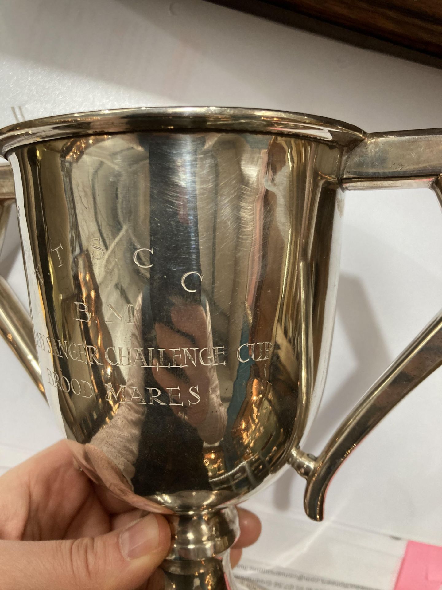 ^ A GEORGE V SILVER TWO-HANDLED TROPHY CUP, by Hamilton & Co (of Calcutta), London 1932, with - Bild 4 aus 6