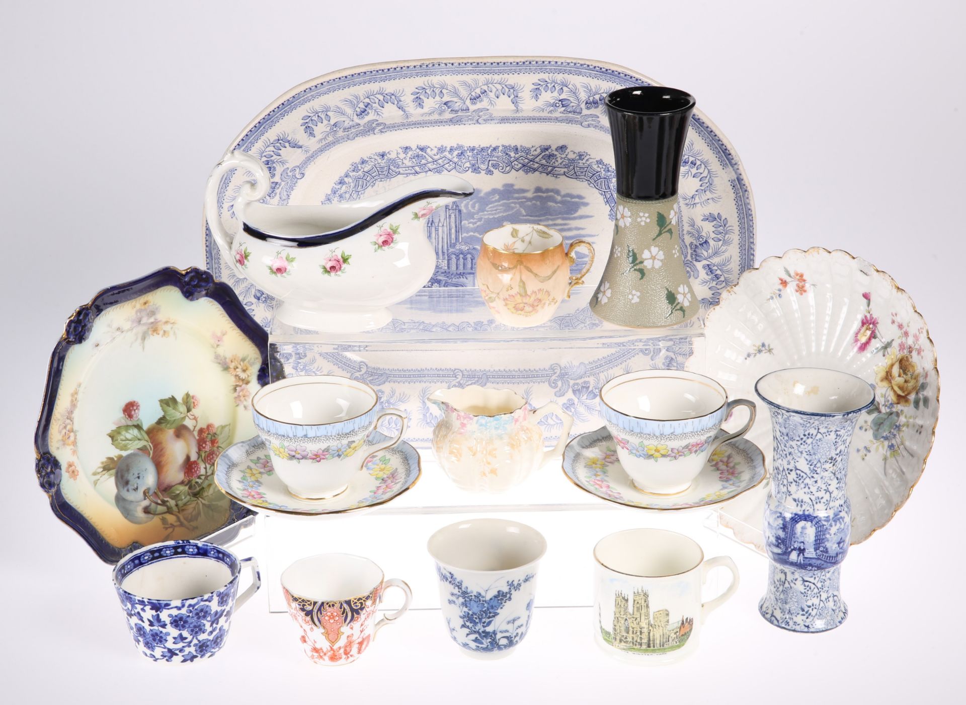 A LARGE COLLECTION OF CERAMICS, including a pair of Royal Crown Derby blush trinket dishes, 1930's