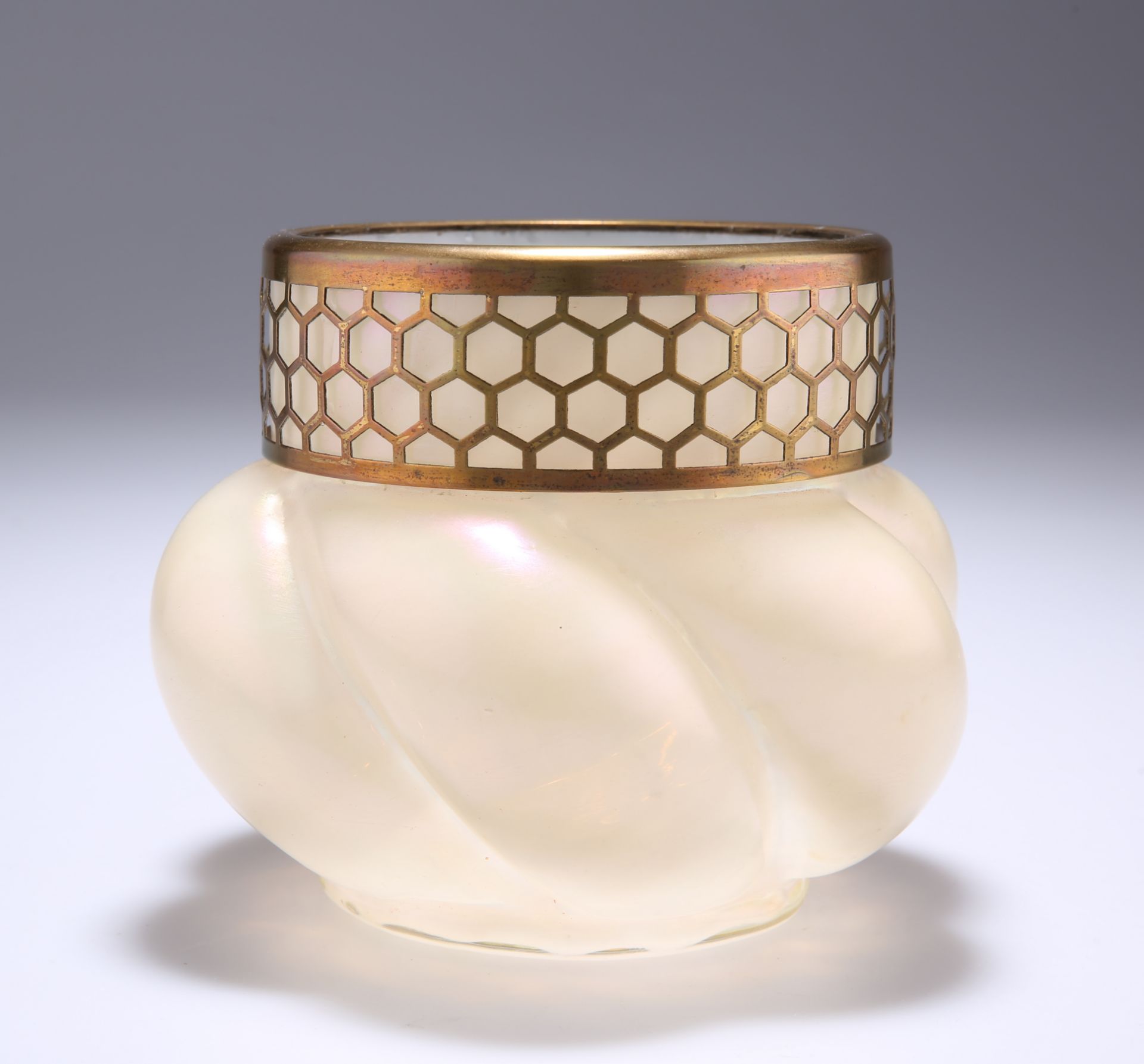 A KRALIK PEARLESCENT GLASS ROSE BOWL, EARLY 20TH CENTURY, boldly wrythen moulded, with applied
