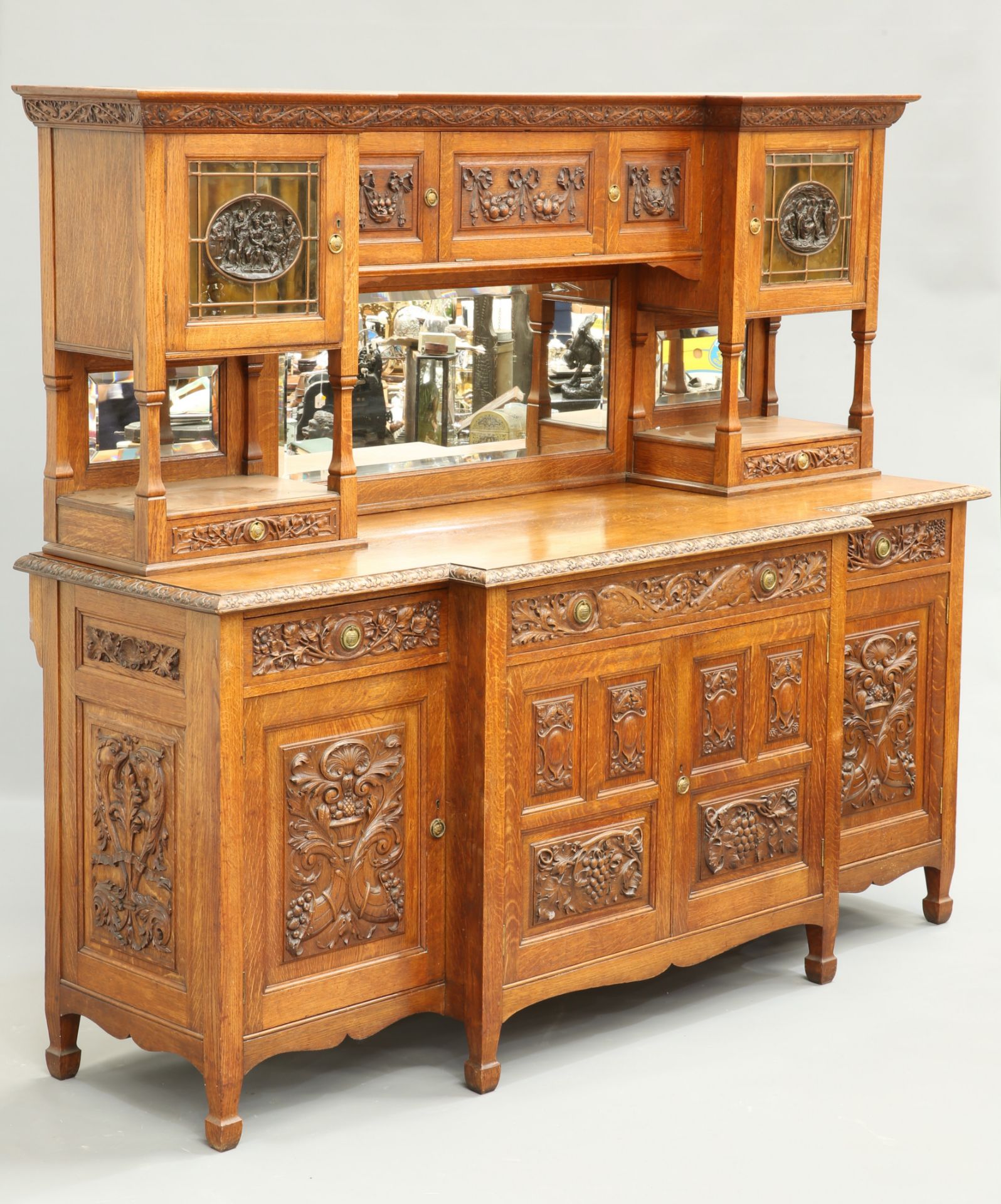 JOHN SHEARER FOR ARTHUR SIMPSON AN ARTS AND CRAFTS OAK MIRROR BACK SIDEBOARD, the superstructure