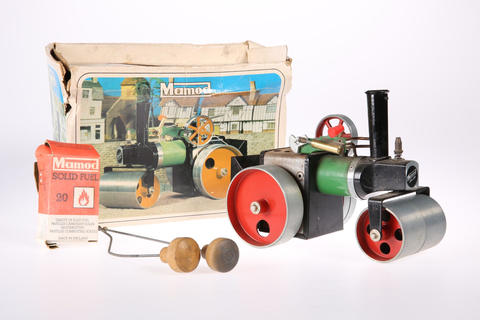 TWO MAMOD LIVE STEAM ENGINES, Steam Roller and Steam Tractor, the first with original box. (2) - Bild 2 aus 2