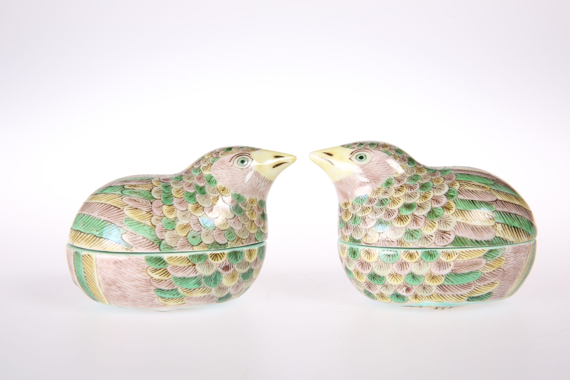 A PAIR OF CHINESE FAMILLE VERTE 'QUAIL' BOXES AND COVERS, naturalistically modelled and painted,