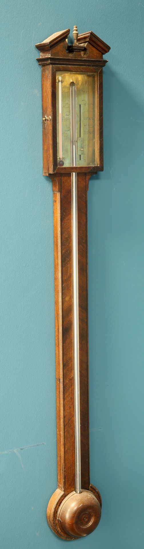 A GEORGE III MAHOGANY STICK BAROMETER, SIGNED GOBBO, YORK, with brass dial and broken-arch - Bild 2 aus 2