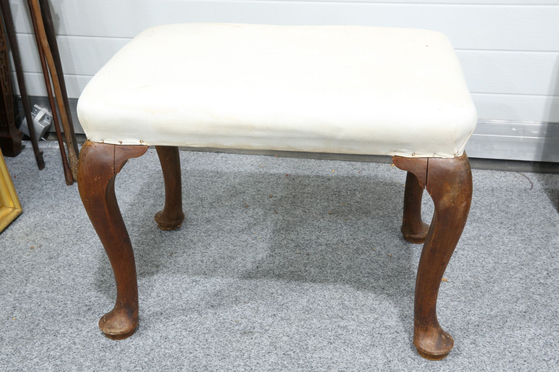 ~ TWO 18TH CENTURY WALNUT STOOLS, each with rectangular stuffed over seat and cabriole legs. Each - Bild 10 aus 13