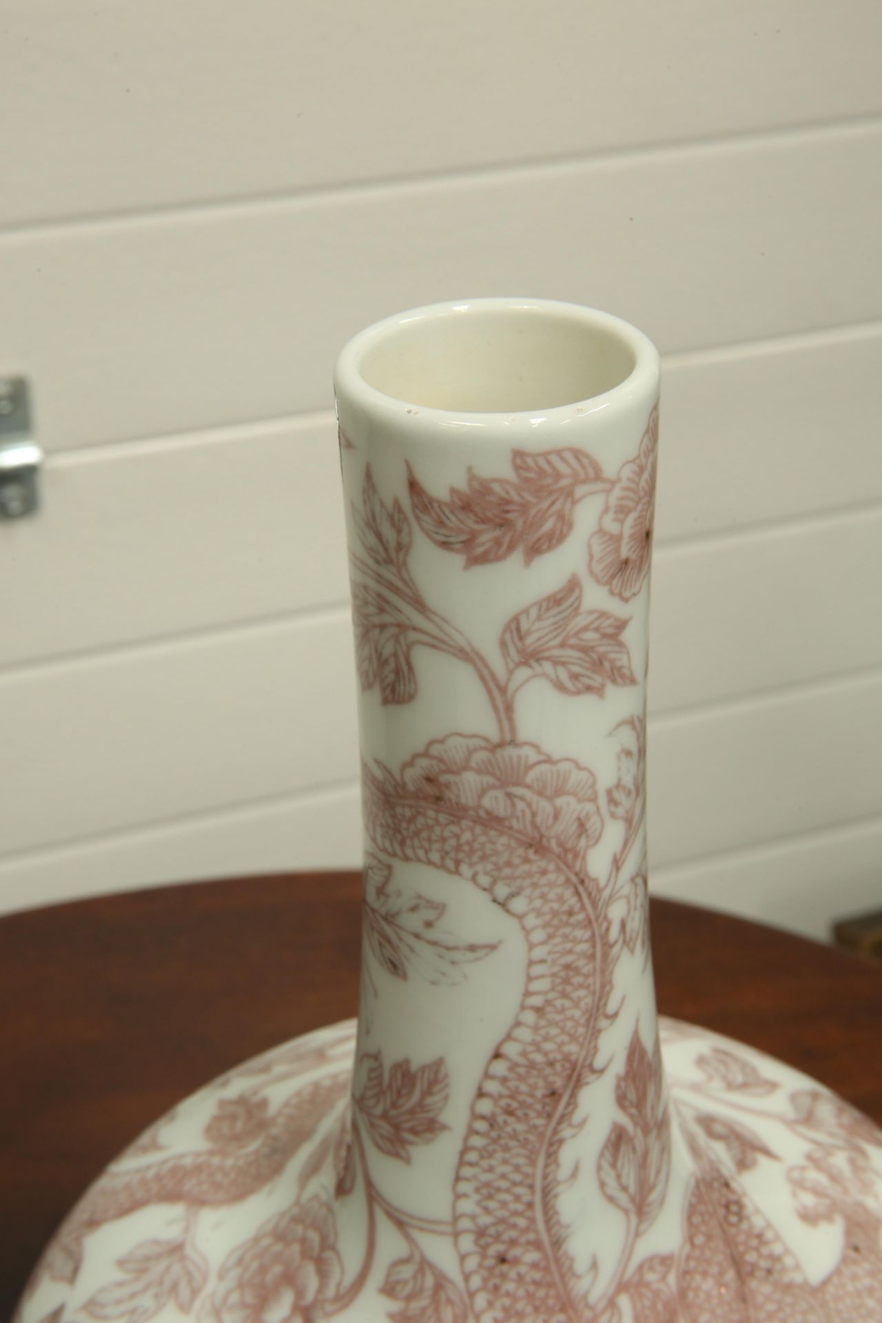 A CHINESE PORCELAIN VASE - Bild 5 aus 5