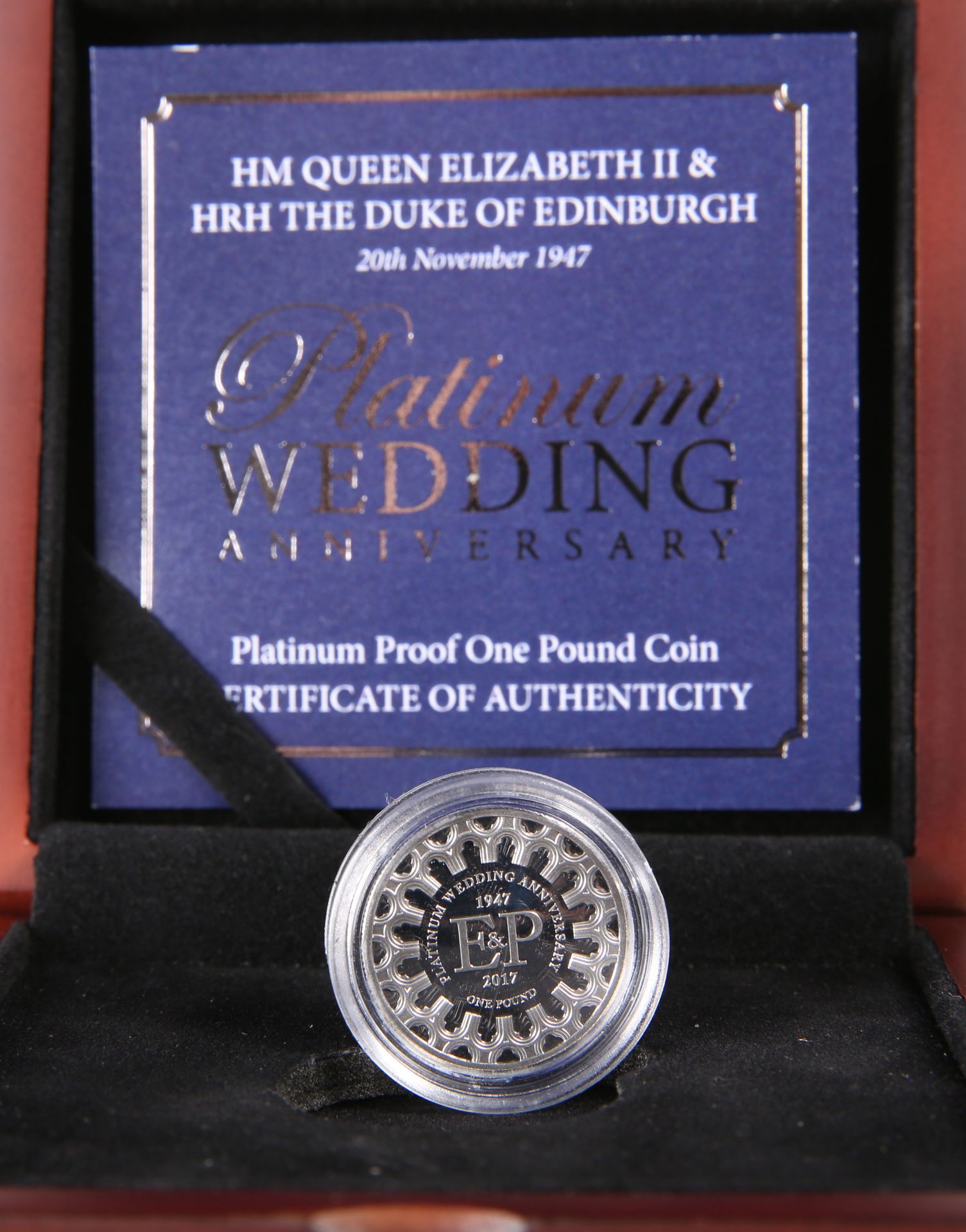 A 2017 PLATINUM PROOF ONE POUND COIN, "HM QUEEN ELIZABETH II & HRH THE DUKE OF EDINBURGH PLATINUM