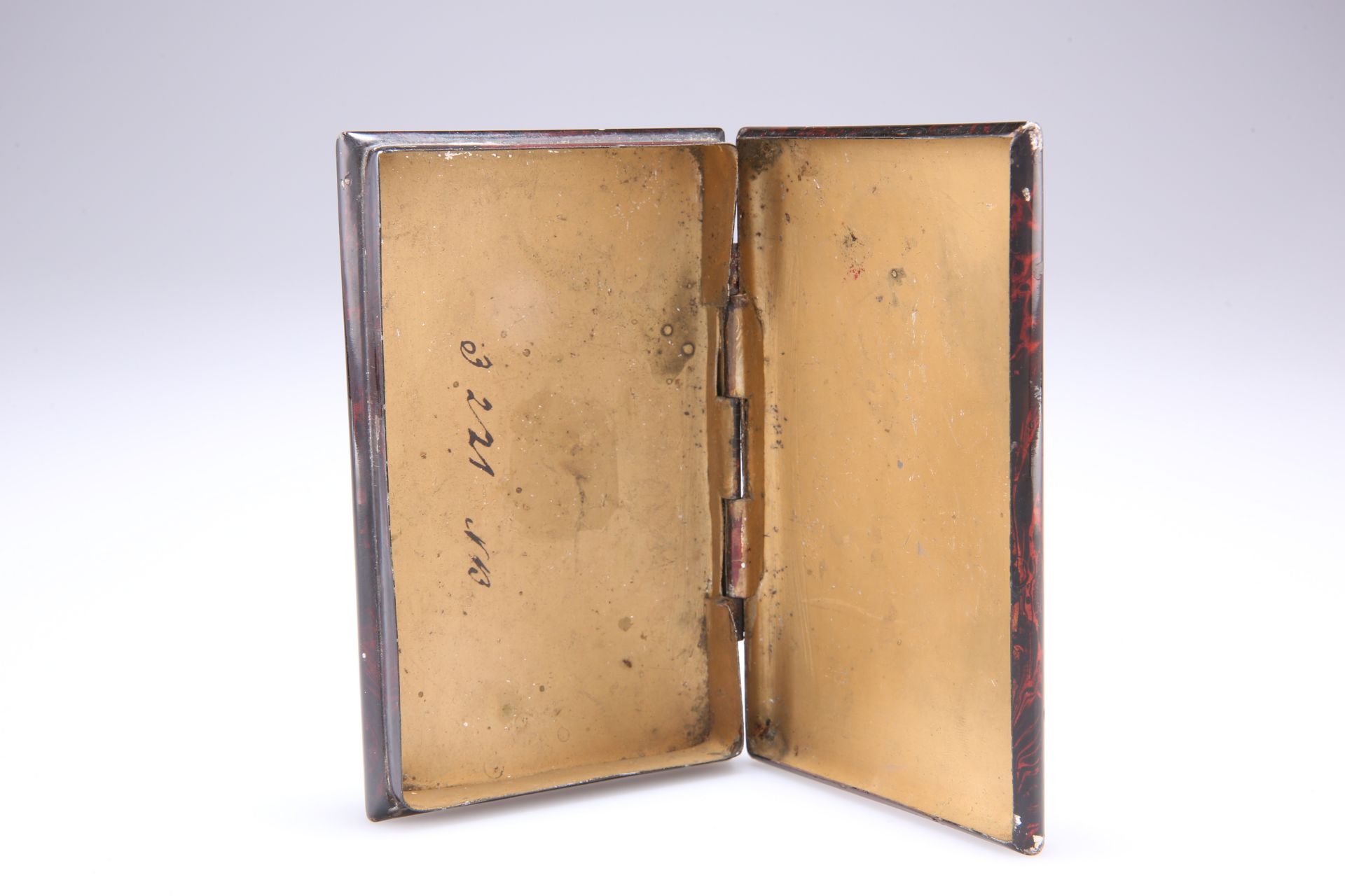 A 19TH CENTURY LACQUERED TIN CIGARETTE CASE, IN STOBWASSER STYLE, cushioned rectangular form, the - Image 2 of 2