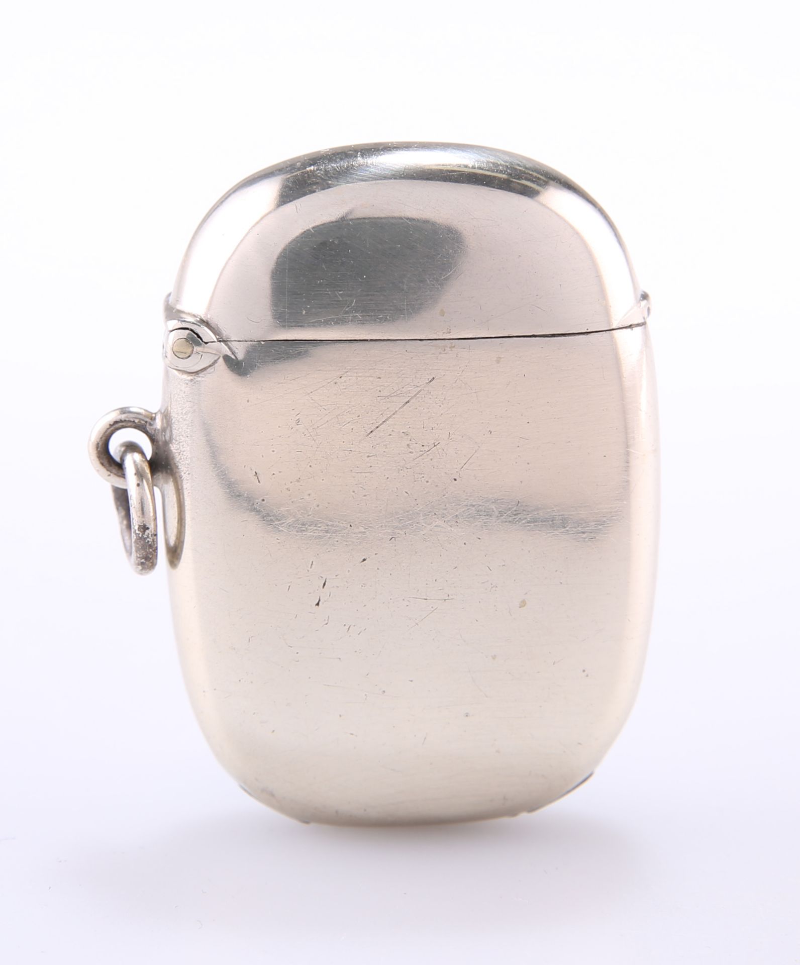 A SMALL EDWARDIAN SILVER VESTA CASE, by Stokes & Ireland Ltd, Chester 1910, of typical form with - Bild 2 aus 2