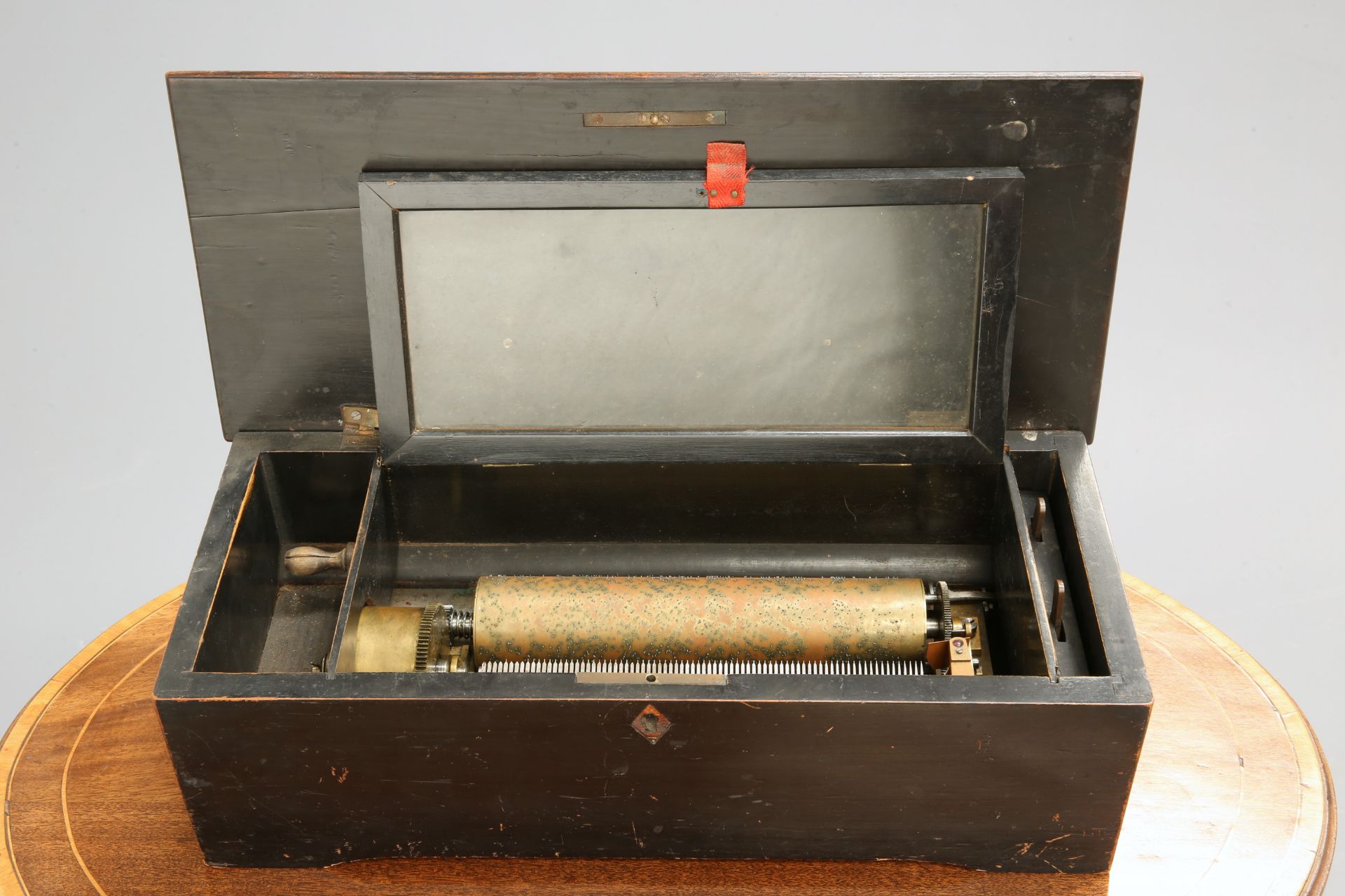 A 19TH CENTURY INLAID ROSEWOOD CYLINDER MUSIC BOX, 8 1/2 inch cylinder with ratchet wind, numbered - Bild 2 aus 2