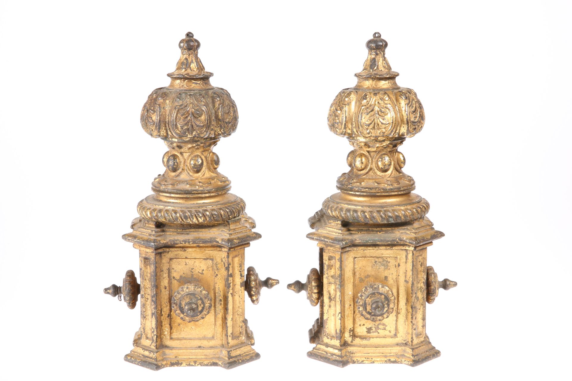 A PAIR OF LARGE GILDED BRONZE FINIALS, with ornate decoration. - Bild 2 aus 2