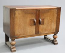 AN ART DECO OAK SIDEBOARD fitted with a pair of doors flanked by reeded pilasters. 90.5cm high,