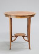 AN EDWARDIAN INLAID MAHOGANY OVAL OCCASIONAL TABLE, with satinwood banding, raised on string-
