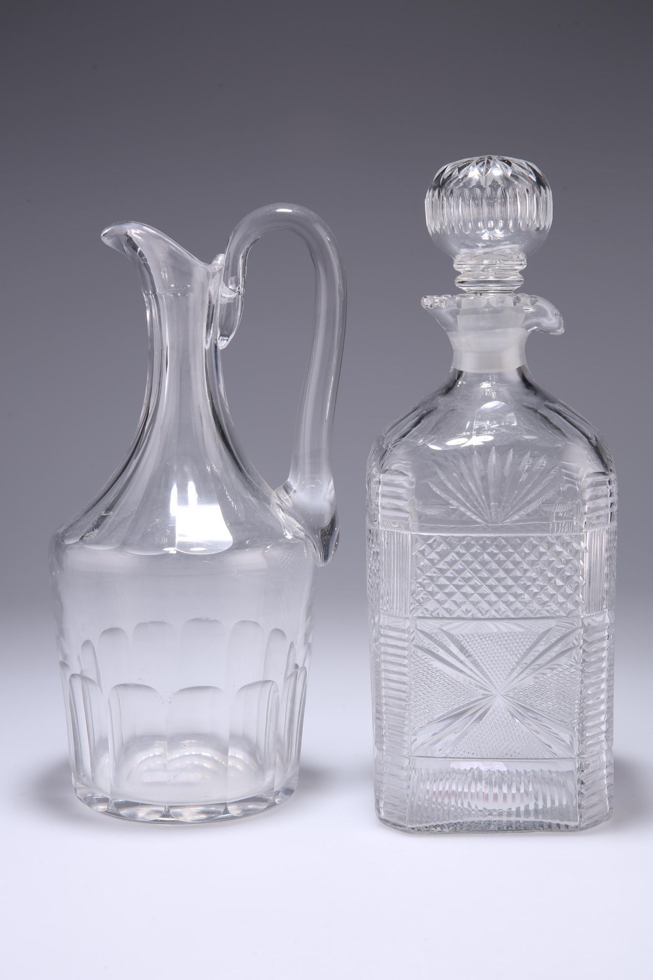 AN AMETHYST GLASS DECANTER, with hammered silver metal mounted cork stopper; A SQUARE-SECTION - Bild 2 aus 2