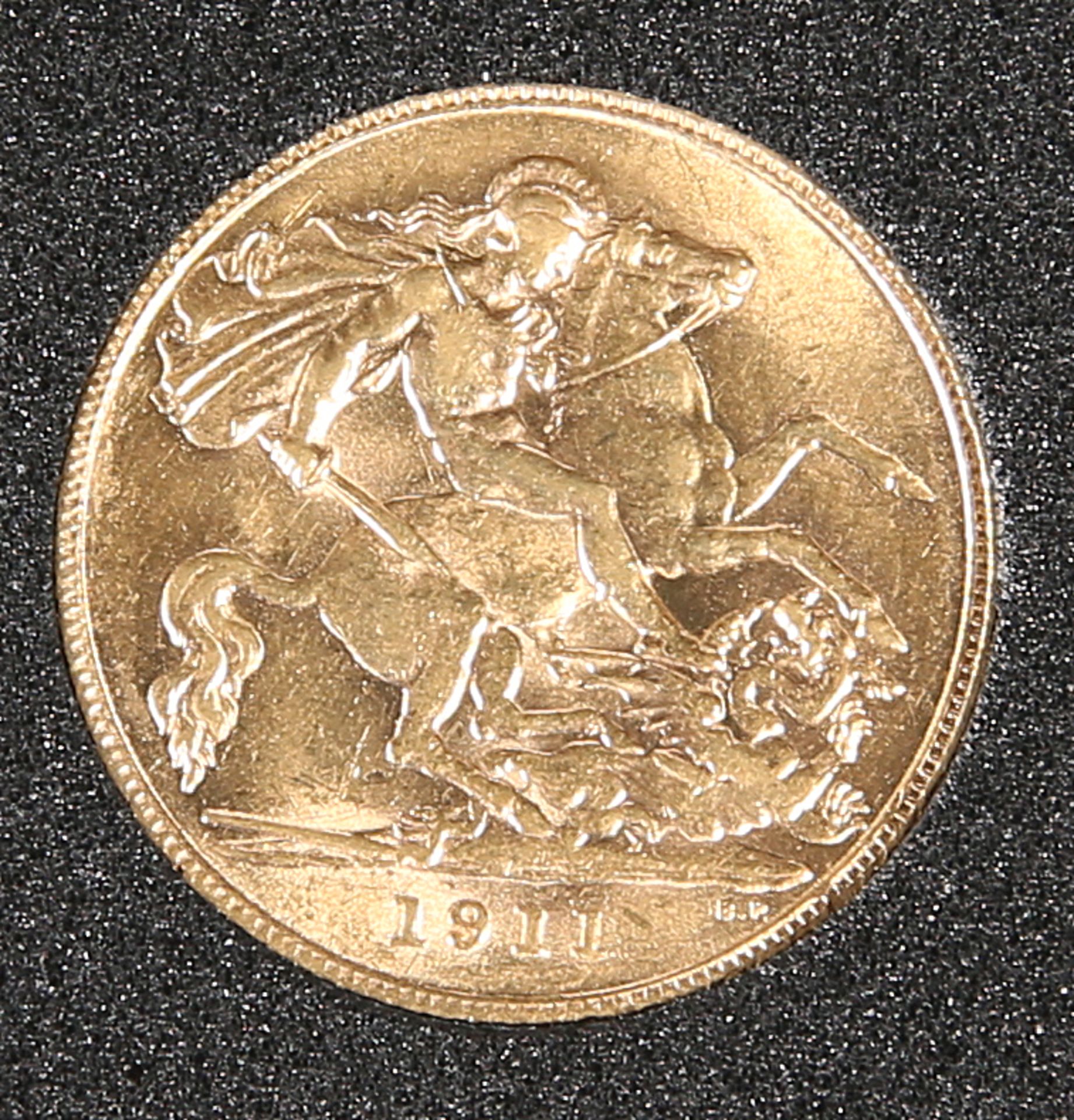 A 1911 HALF SOVEREIGN. - Bild 2 aus 2