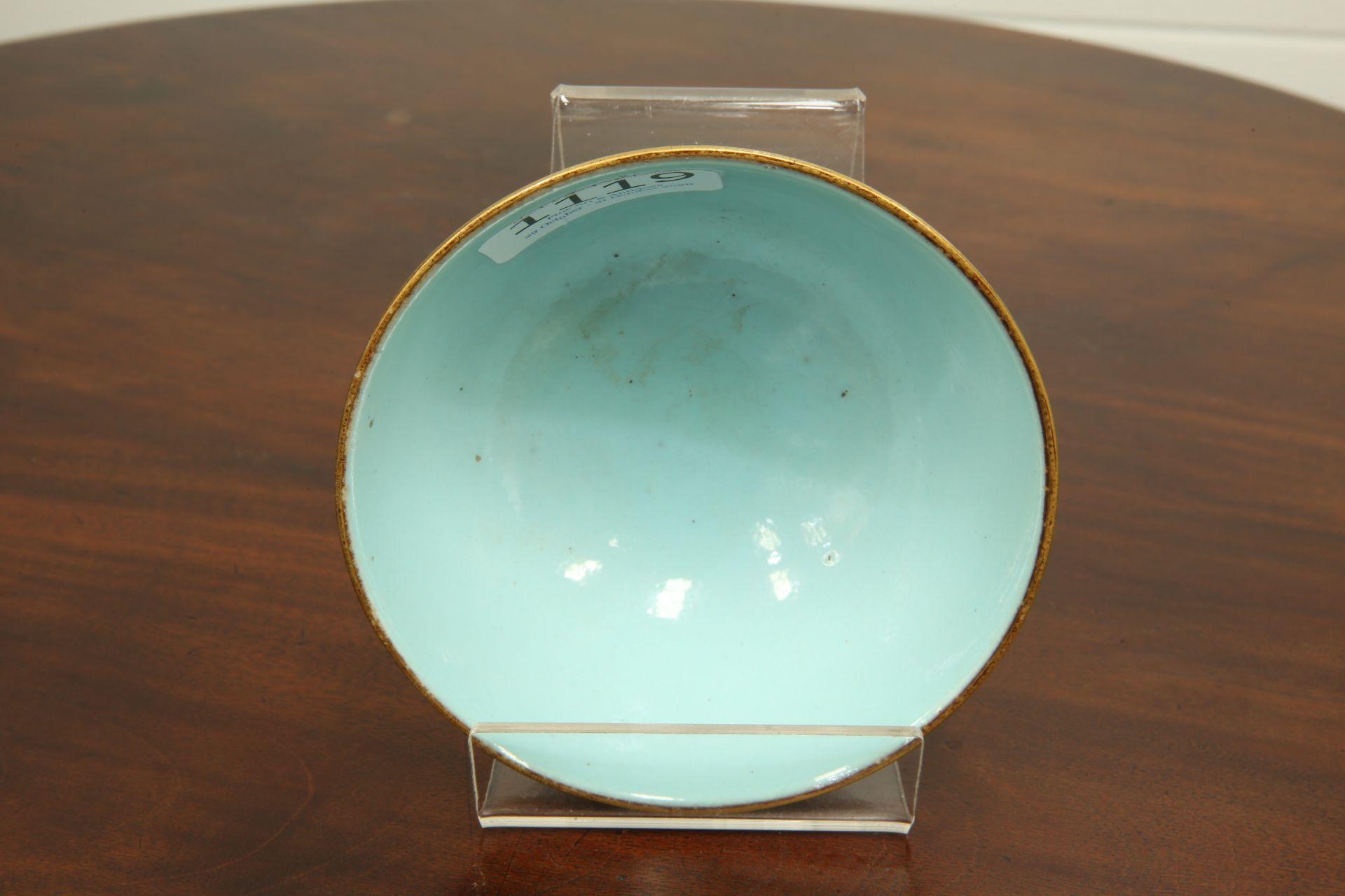 A CHINESE BOWL, circular, the interior with turquoise glaze, the exterior iron red painted with - Bild 6 aus 8