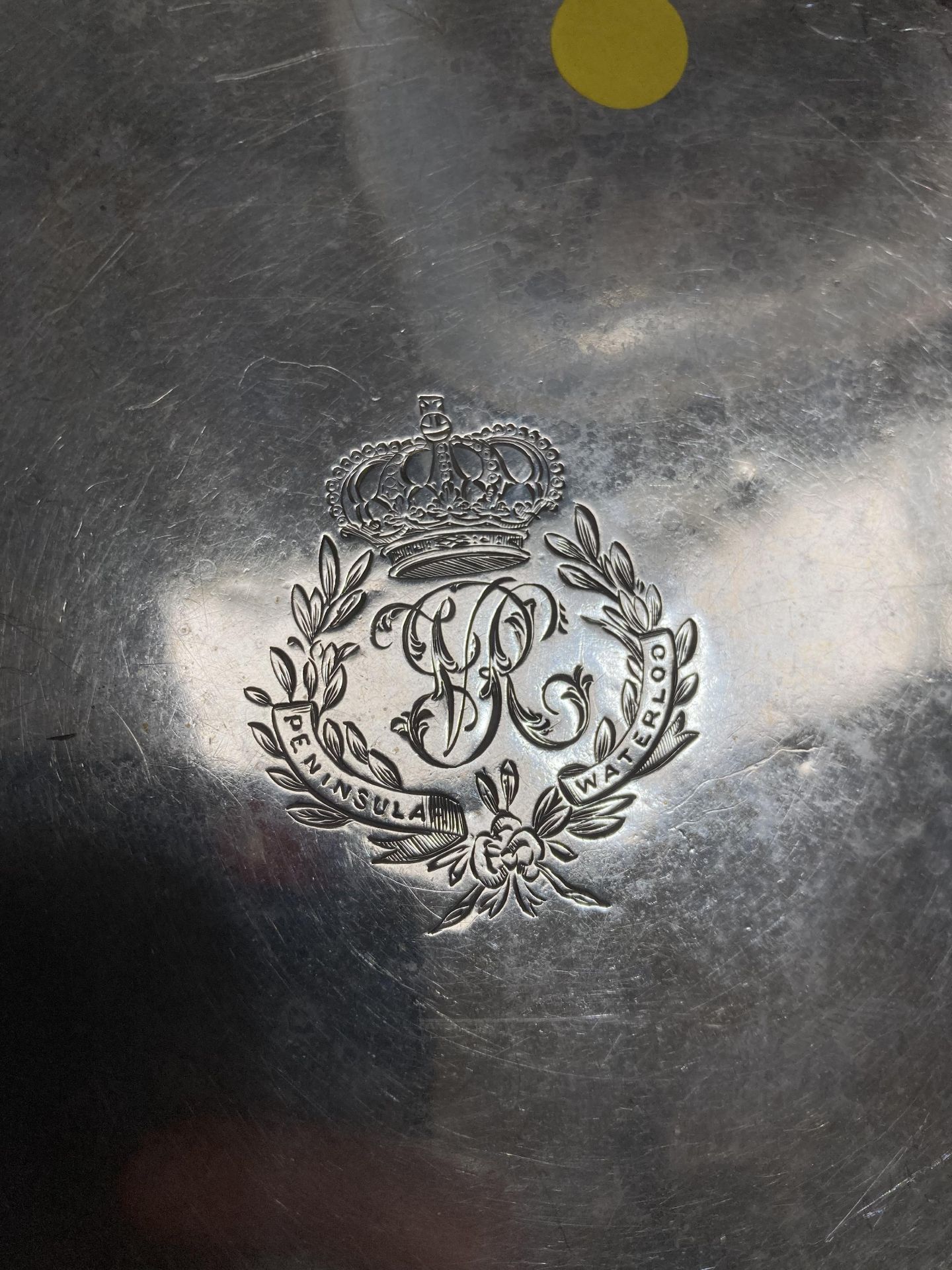 ^ A GEORGE II SILVER WAITER, by Dorothy Mills, London 1753, shaped circular form, engraved crest - Bild 3 aus 3
