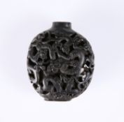 A CHINESE BLACK CINNABAR LACQUER SNUFF BOTTLE, 19TH CENTURY
