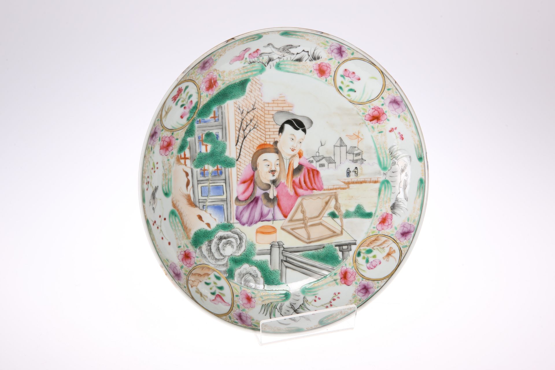 A CHINESE FAMILLE ROSE SAUCER DISH, circular, painted to the well with two figures reading at a