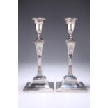 A PAIR OF EDWARDIAN SILVER CANDLESTICKS, by Mappin & Webb Ltd, London 1909, in the Neo-Classical