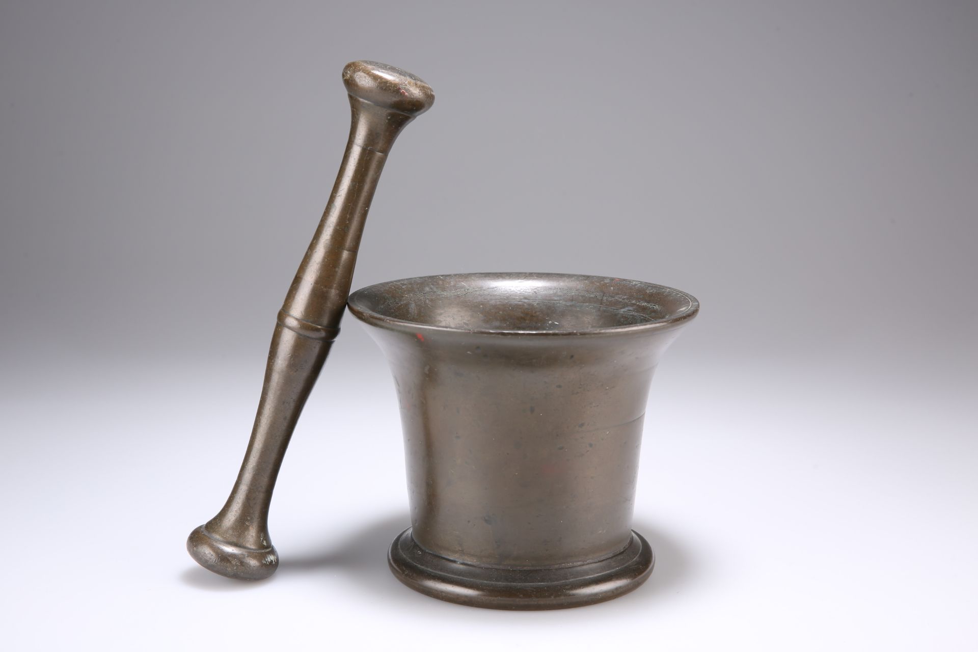 AN 18TH CENTURY BRONZE PESTLE AND MORTAR. Mortar 11.5cm highThe absence of a Condition Report does