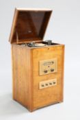 ~ A VINTAGE LEAK RADIOGRAM with Garrard turntable, the turntable type A70
