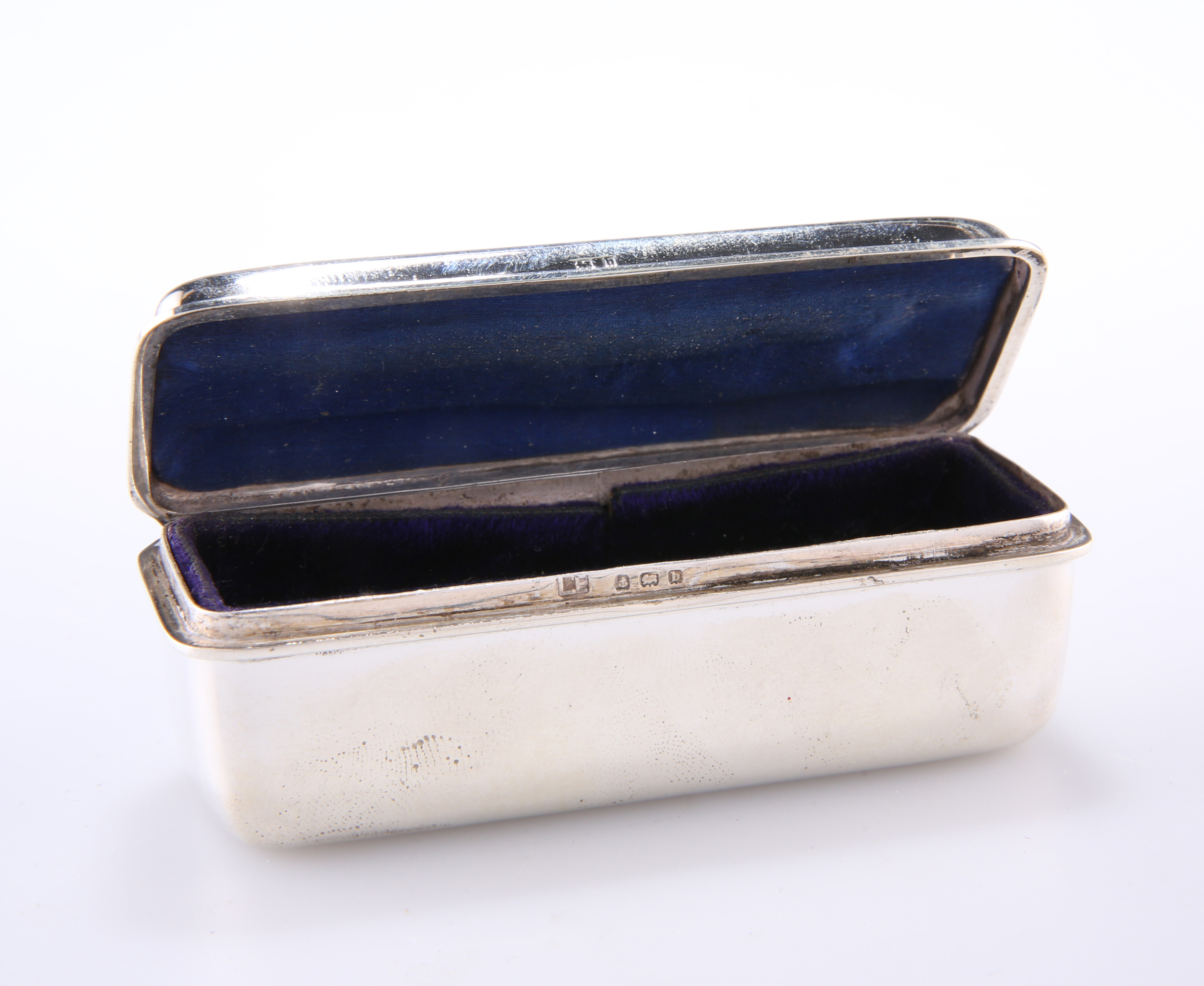 AN EDWARDIAN SILVER RING BOX, by Lawrence Emanuel, Birmingham 1901, of rectangular form with - Bild 2 aus 2