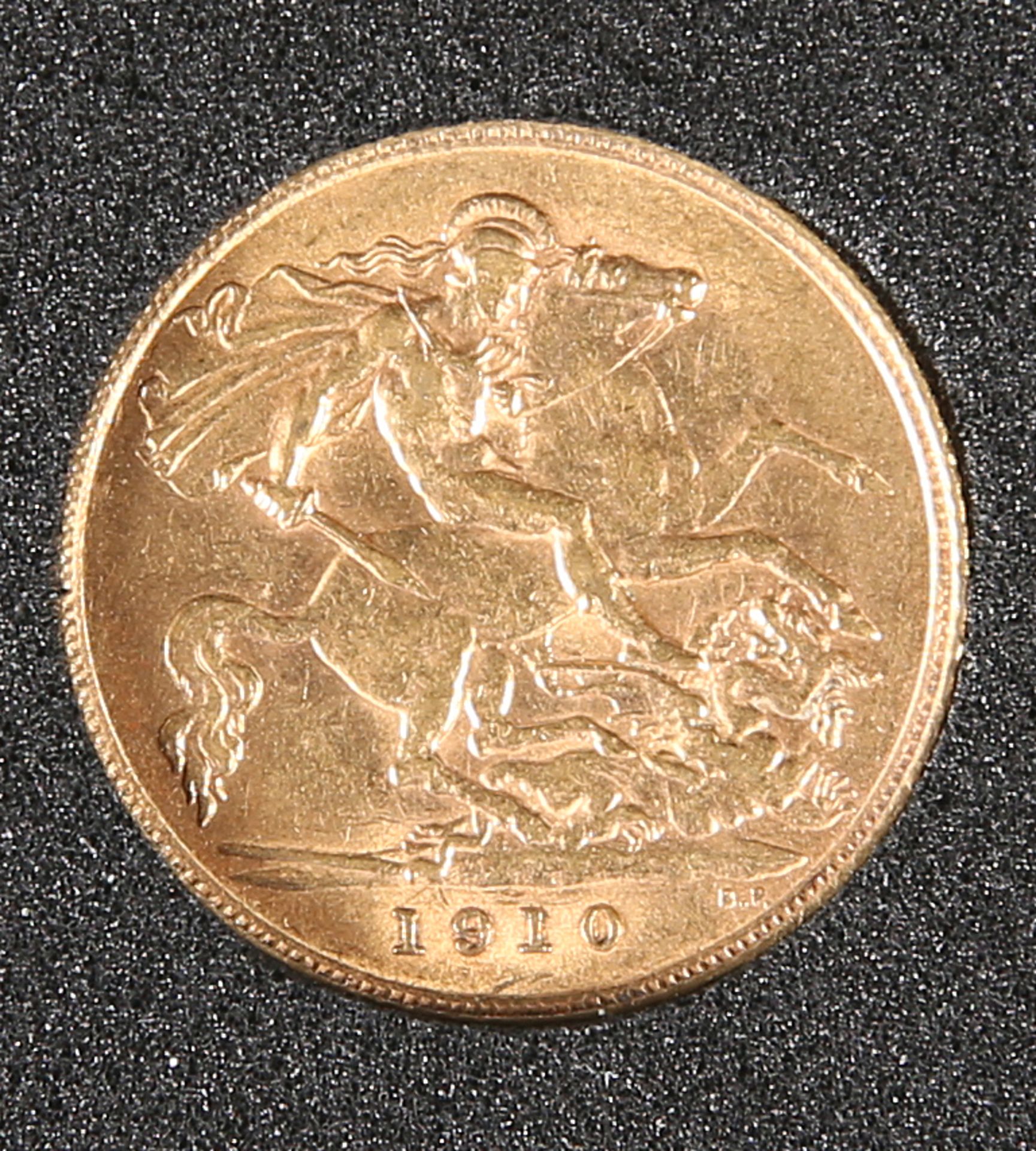 A 1910 HALF SOVEREIGN. - Bild 2 aus 2