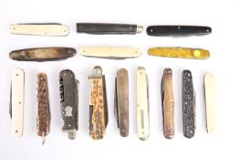 A QUANTITY OF PENKNIVES, including staghorn and bone faced examples. (qty)