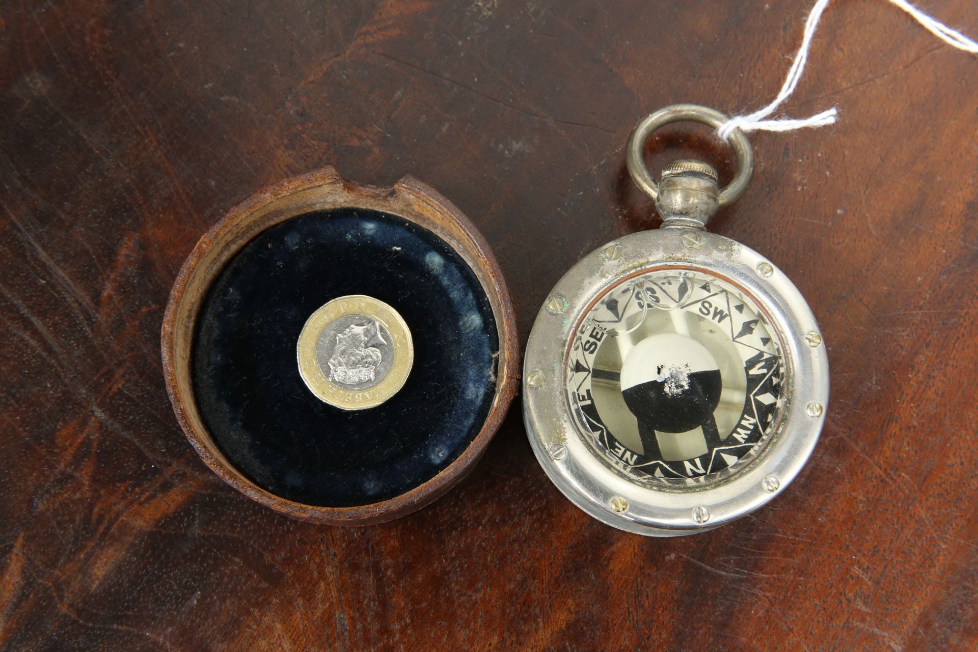 A STEEL CASED POCKET COMPASS, BY YEATES & SON, DUBLIN, in a leather case stamped 'DALKEY REGATTA - Image 4 of 4