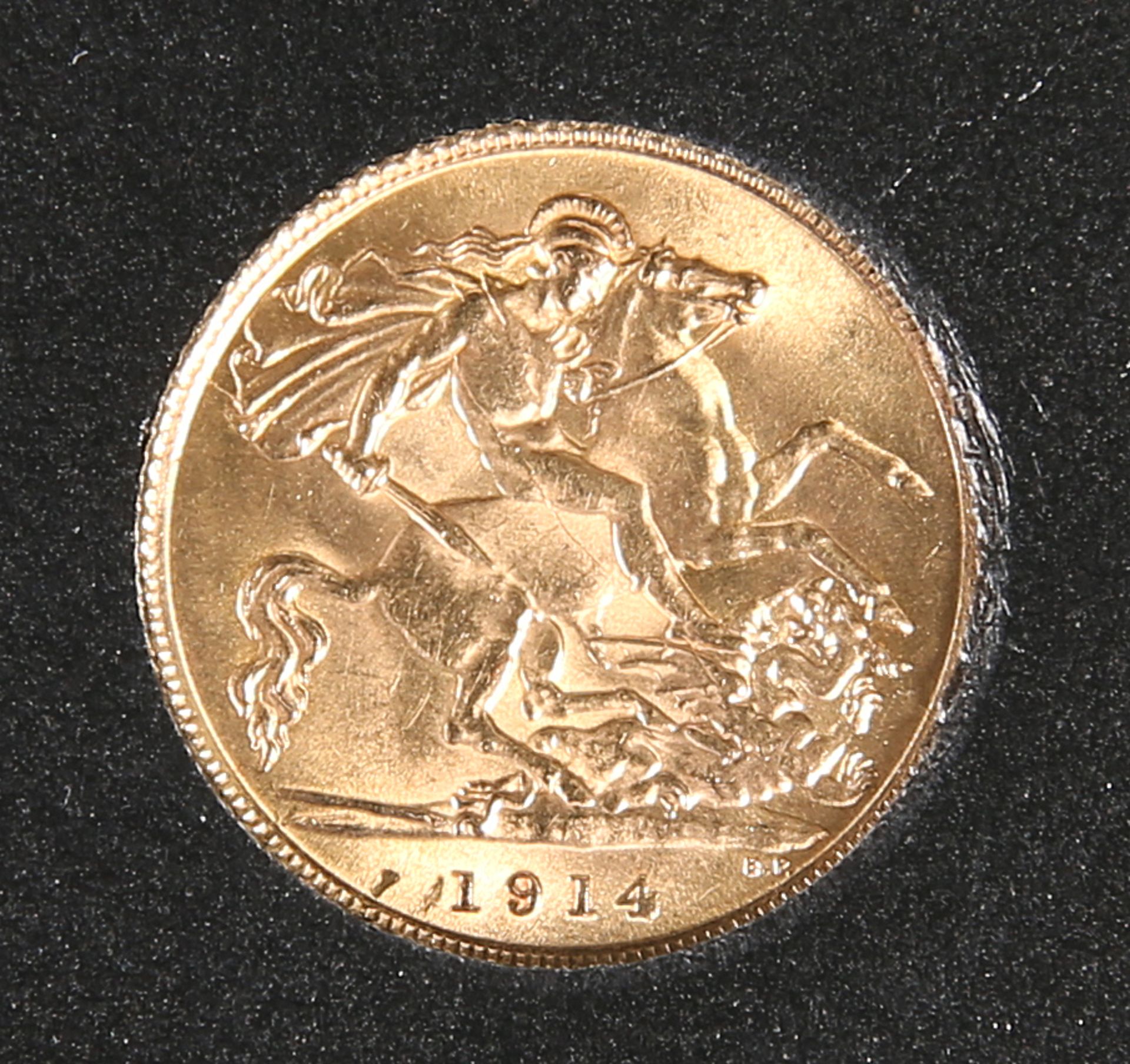 A 1914 HALF SOVEREIGN. - Bild 2 aus 2