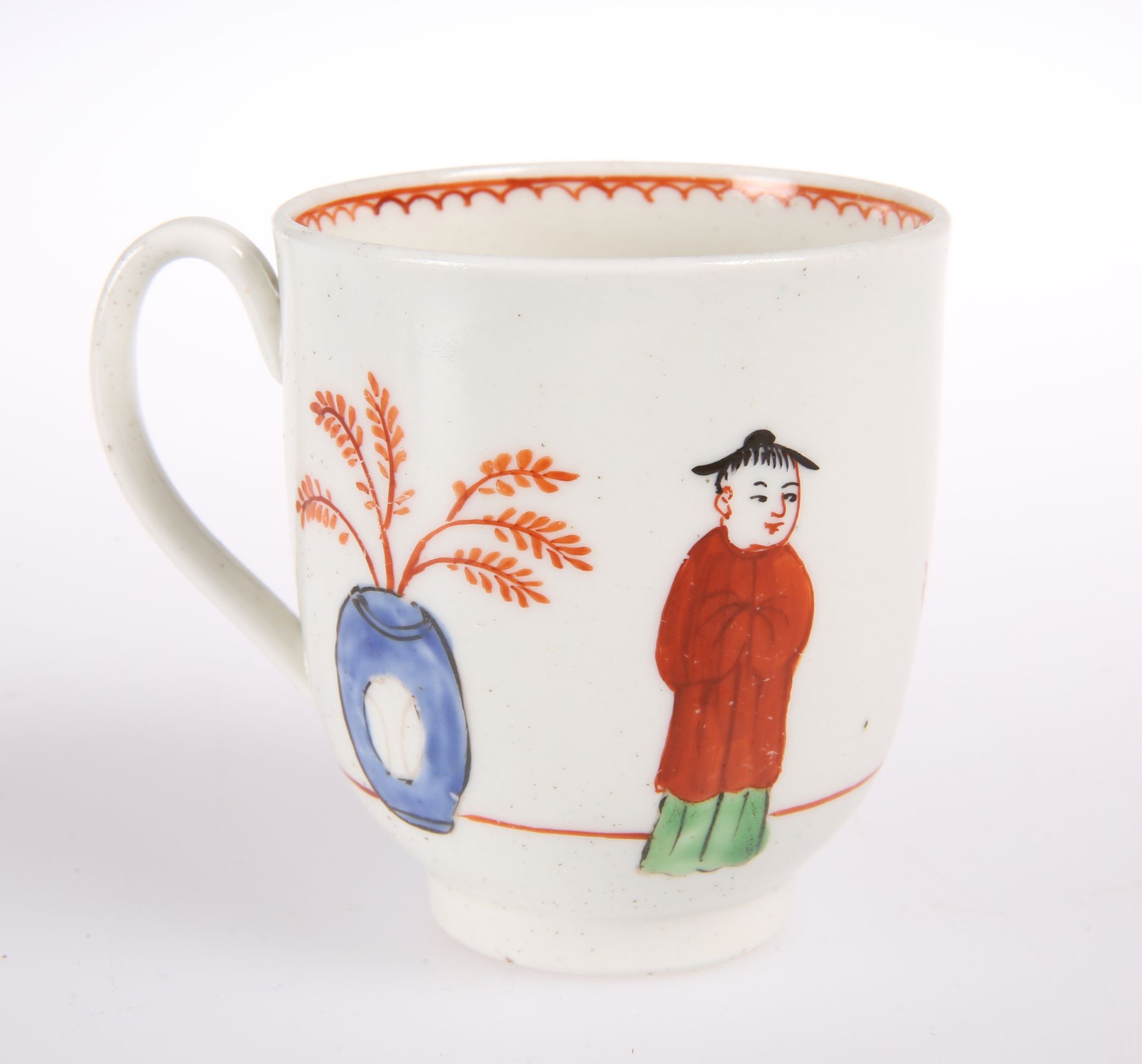 A WORCESTER MANDARIN COFFEE CUP, CIRCA 1770, painted with two figures, one stood by a tree. 6.5cm - Bild 2 aus 2