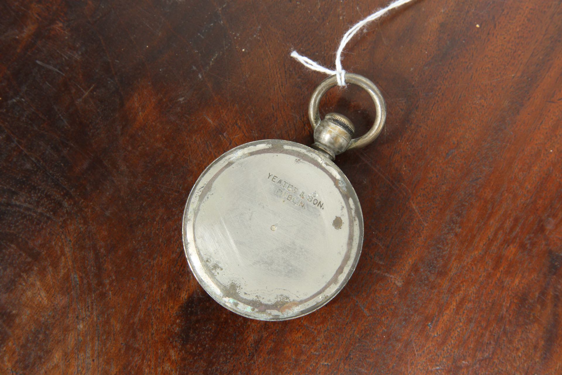 A STEEL CASED POCKET COMPASS, BY YEATES & SON, DUBLIN, in a leather case stamped 'DALKEY REGATTA - Bild 3 aus 4