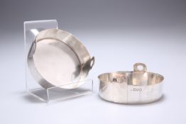 ^ A PAIR OF GEORGE V SILVER NOVELTY ASHTRAYS, by Carrington & Co, London 1913, in the form of pails,