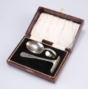 A CASED GEORGE V CHILD'S SILVER PUSHER AND SPOON SET, makers probably James Swan, Birmingham 1928,